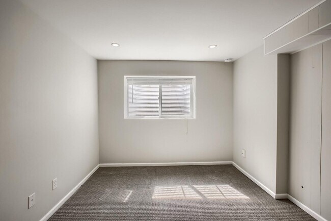 Building Photo - 3 Bedroom single family home in Denver