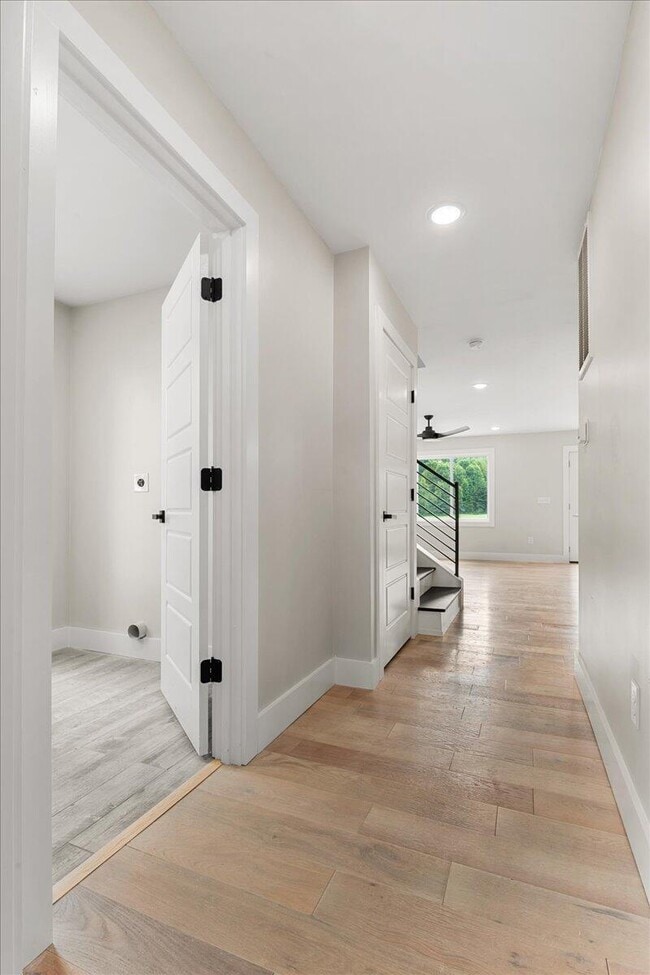 Building Photo - 145 Crooked Creek Dr