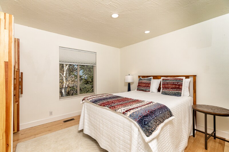 Building Photo - 8971 Alpen Way