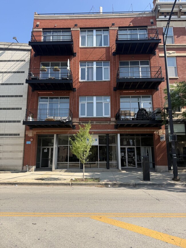 Building Photo - 1344 W Madison St