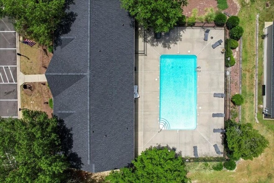Building Photo - 2 Kings Creek Dr