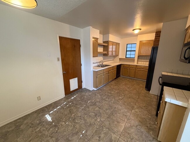 Building Photo - Cute 3 Bedroom Home in Sparks!