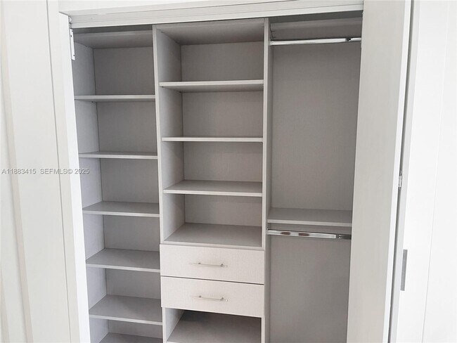 Building Photo - 700 NE 24th St