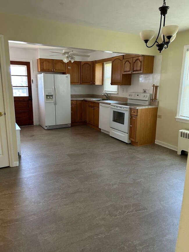 Building Photo - Coming Soon!! 4 Bedroom in Central School ...