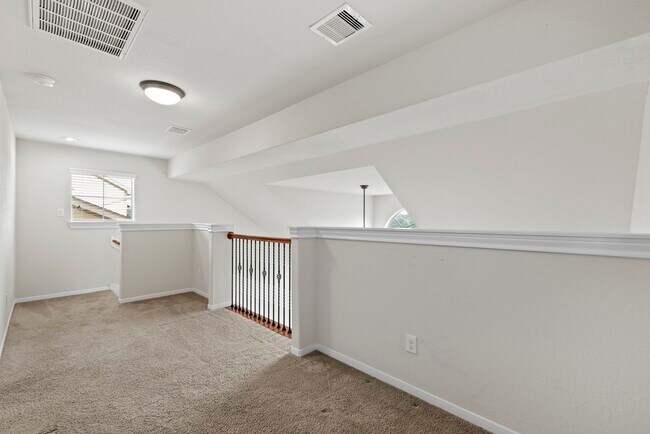 Building Photo - 3334 Clearview Villa Way