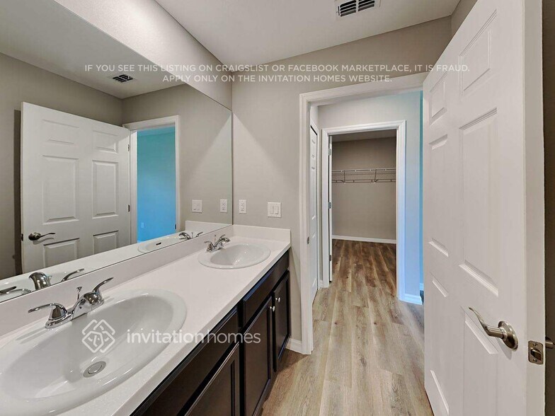 Building Photo - 703 NE Juanita Pl