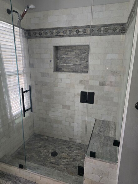 Standing Shower - 2169 Saint Martins Dr W