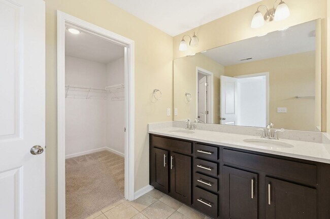 Building Photo - Modern 4BR Townhome with Washer/Dryer & Pet-Friendly Living in Morrisville!