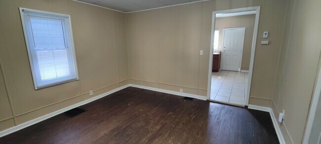 Building Photo - 1520 Lawn Ave