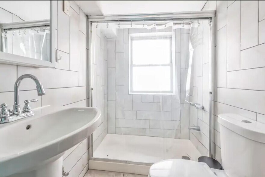 Building Photo - 600 2nd Ave