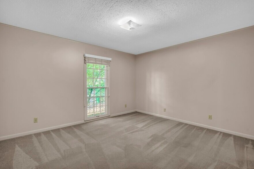 Building Photo - 704 19th Ave N