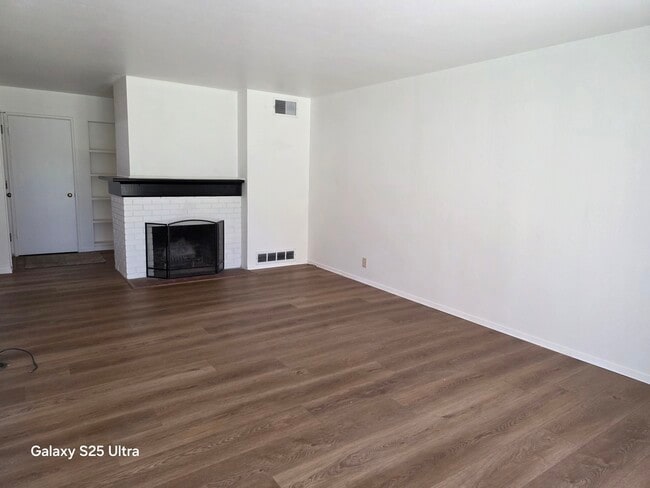 Building Photo - 3979 Mulberry Dr