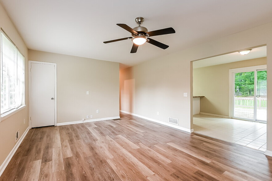 Building Photo - 4230 Senoa Dr