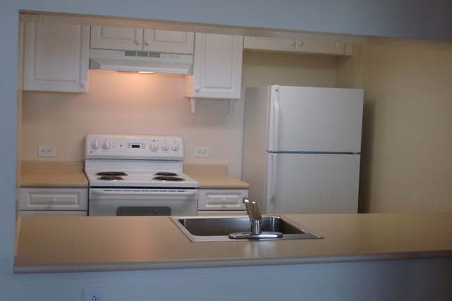 Kings Plaza 270 King St Perth Amboy NJ 08861 Apartment Finder