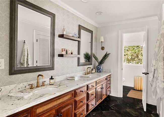 Building Photo - 2270 Emerald Dr