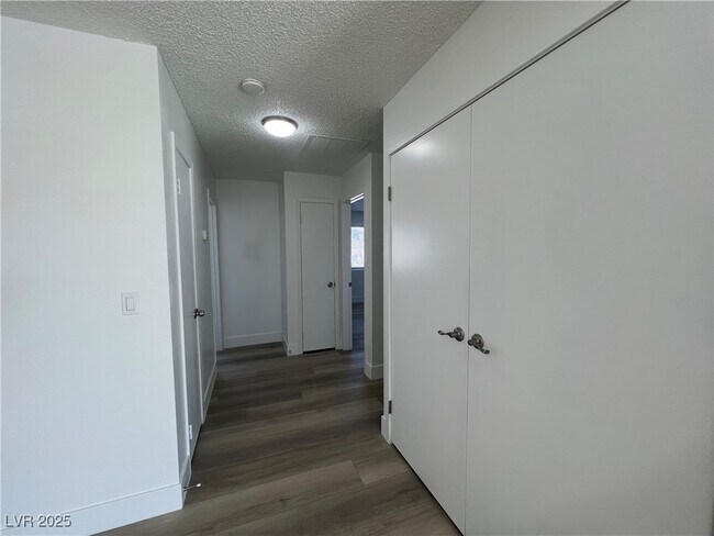 Building Photo - 1498 Tamareno Cir