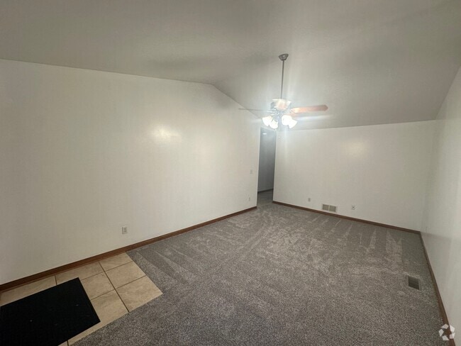Building Photo - 2721 Blossom Ave