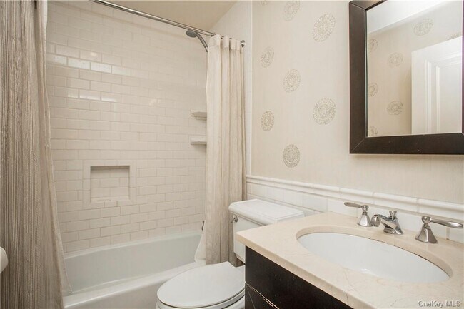 Building Photo - 451 Beechmont Dr