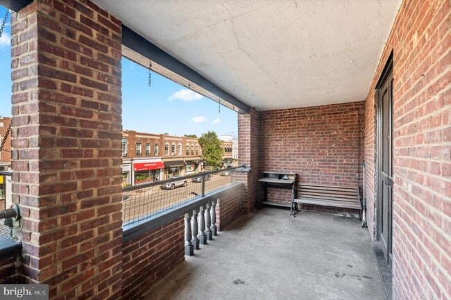 Building Photo - 836 W Lancaster Ave