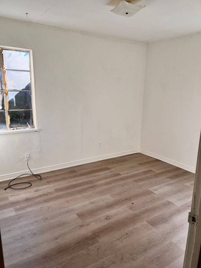 Building Photo - Sunset Acres 3 Bedroom Home- Call Today!