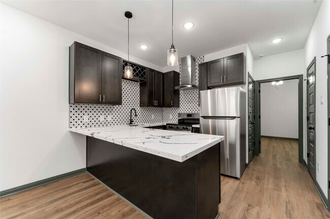 Building Photo - 7987 Chateau St