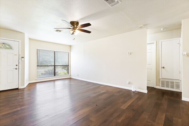 Building Photo - 4907 Dare Ln