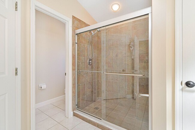 Building Photo - AVAILABLE June 1 - Single Family Pool Home in the Heart of Three Oaks