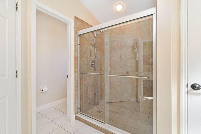 Building Photo - AVAILABLE May 1 - Single Family Pool Home in the Heart of Three Oaks