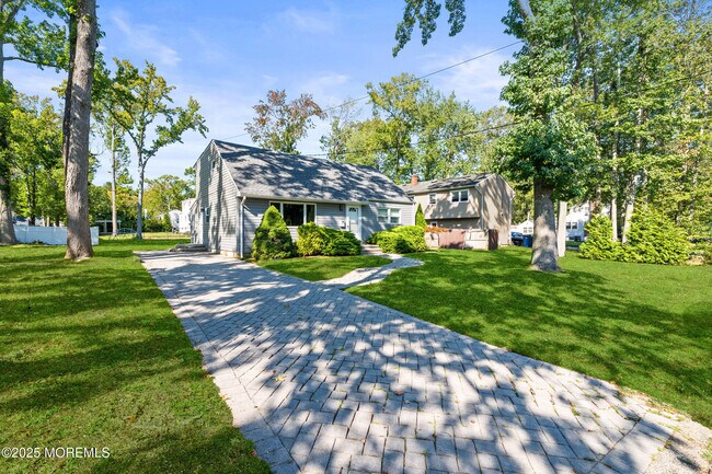 Building Photo - 437 Redmond Ave