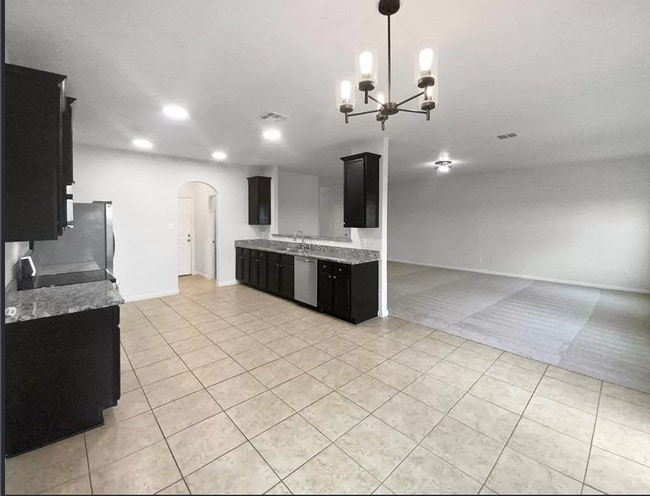 kitchen - 20000 Woodrow Wilson St