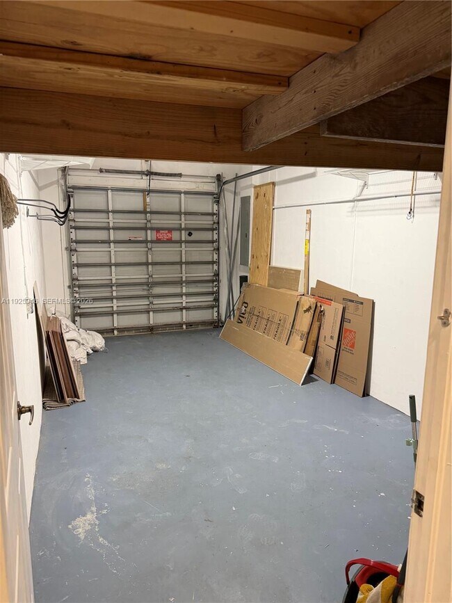 Building Photo - 2927 SW 18th Terrace