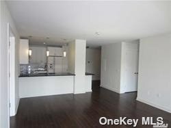 Building Photo - 433 Main St