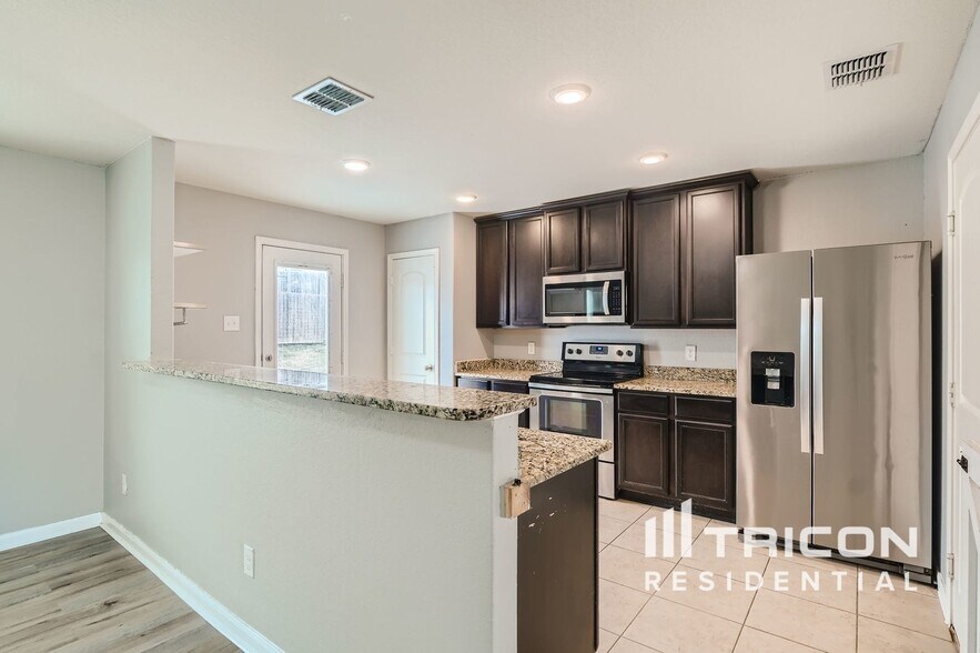 Building Photo - 6346 Daisy Way