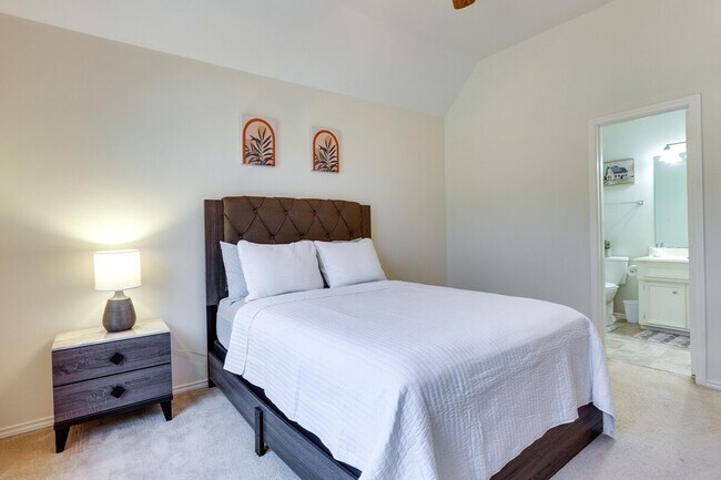 Building Photo - 5911 Indian Hills Ln