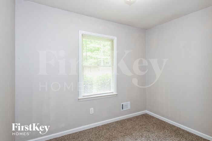 Building Photo - 155 Sweetwater Creek Cove