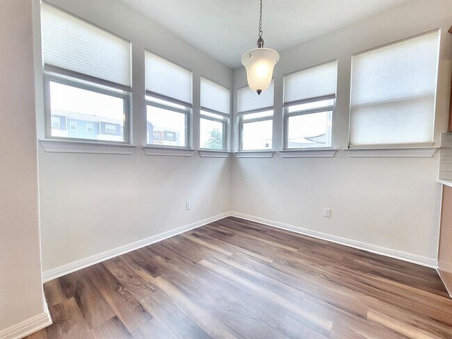 Building Photo - 15811 Windroot St