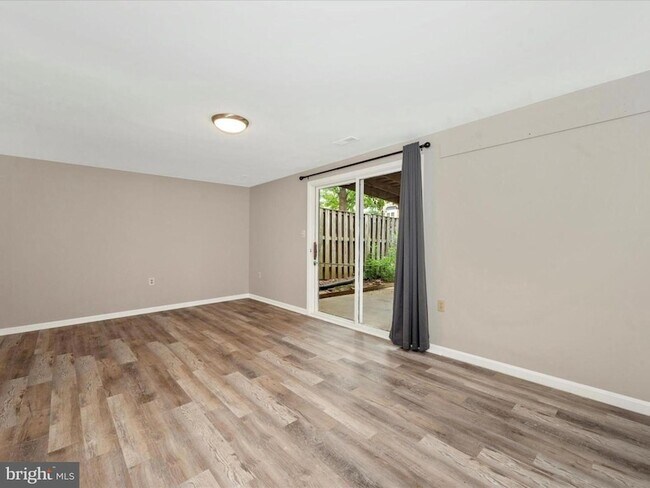 Building Photo - 112 Bracken Ct