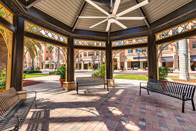 Building Photo - 101 SW 2nd Ave