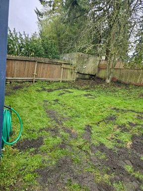 Building Photo - Charming and bright 3 bedroom in Haller Lake