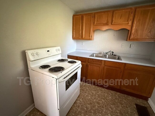 Building Photo - 5557 Ramona Blvd