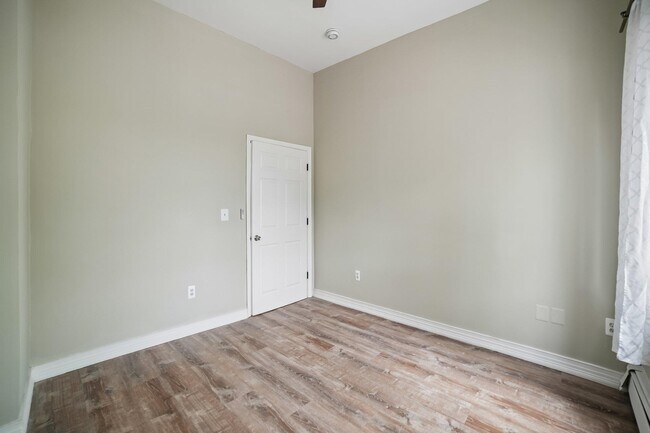 Building Photo - 153 20th St