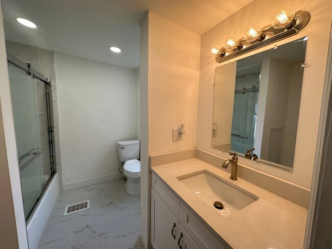 Building Photo - 523 McKean St