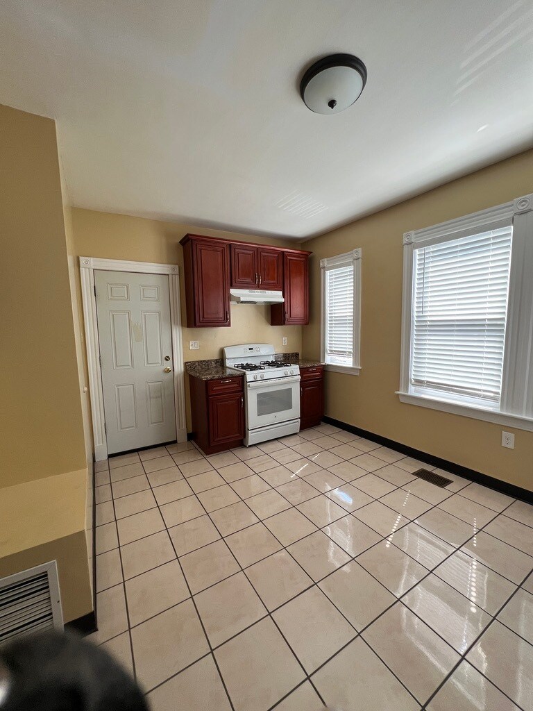 Kitchen - 8 Harwood St