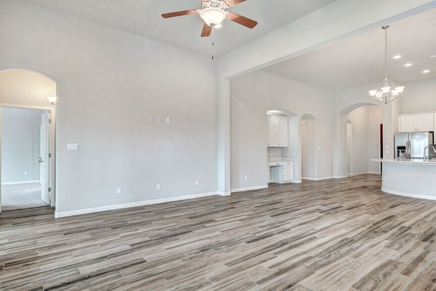 Building Photo - 213 Mindy Way