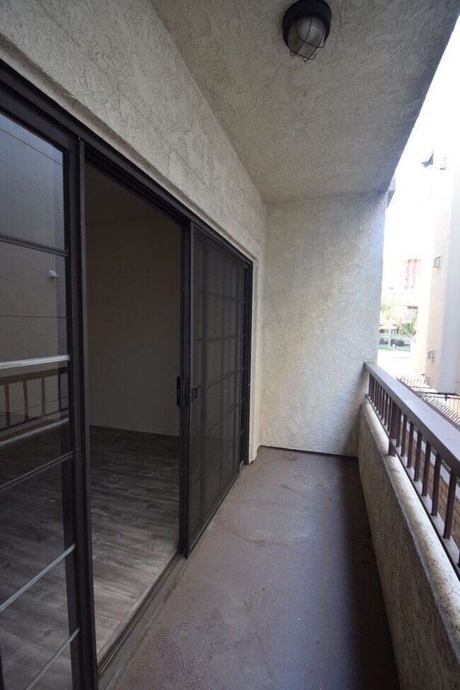 Building Photo - 11594 Moorpark St