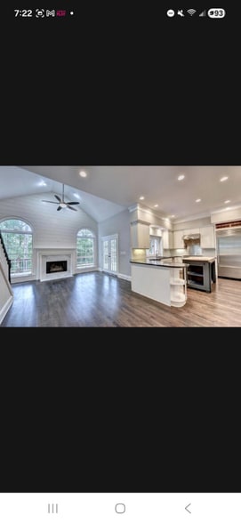 Building Photo - 4100 Deverell St