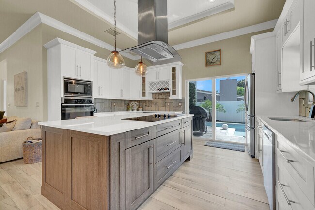 Building Photo - 875 SE 13th Ave