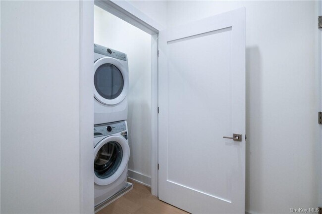 Building Photo - 110 Chatsworth Ave