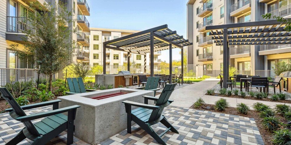 Building Photo - 5332 Trinity River Trl