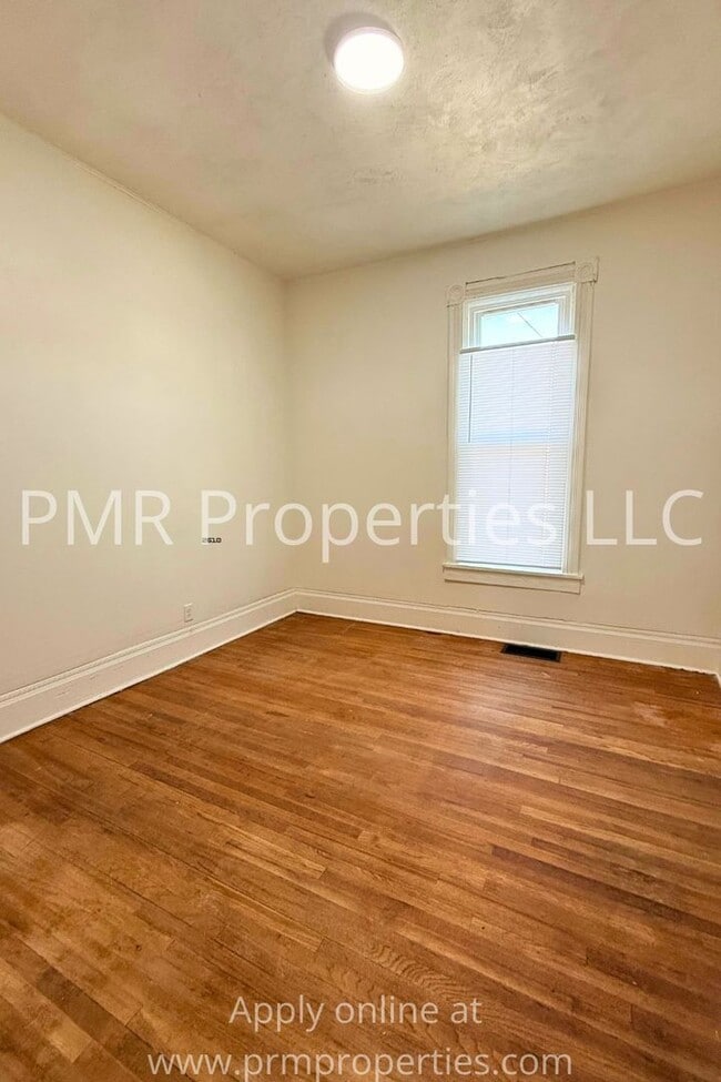 Building Photo - 2 Bedroom/ 1 Bathroom House